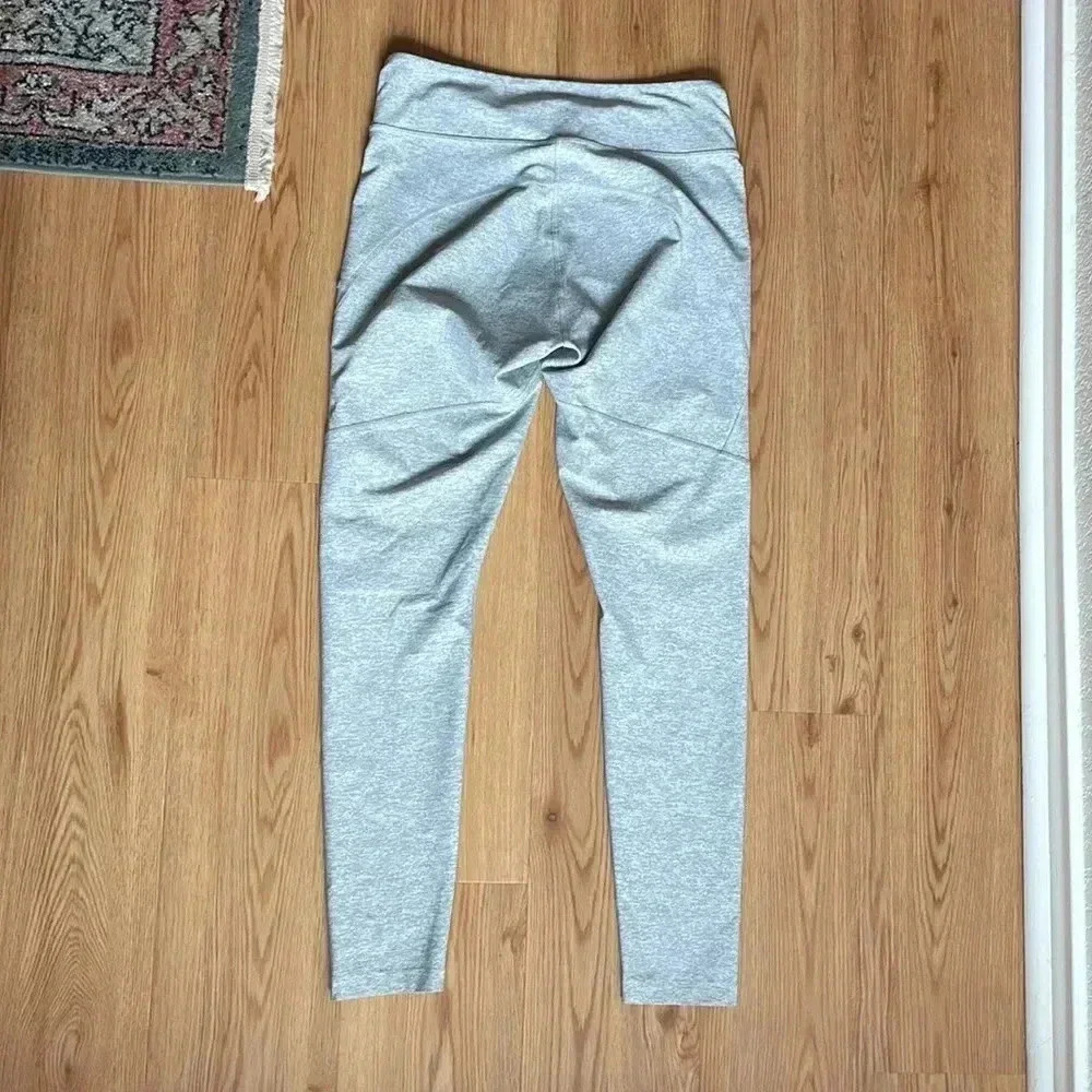 Outdoor Voices Warmup 7/8 Leggings in Dove in Large - Picture 3 of 4